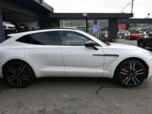 Used 2022 Aston Martin DBX AWD/4WD image 10