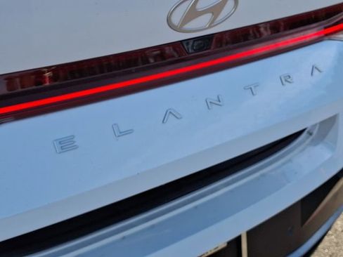 Used 2024 Hyundai Elantra Limited image 38