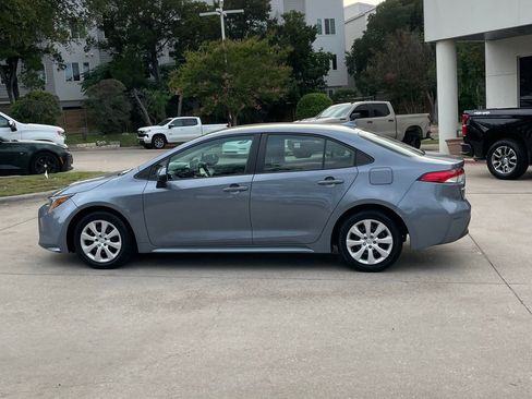 Used 2024 Toyota Corolla LE FWD image 2
