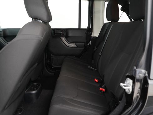 Used 2018 Jeep Wrangler Unlimited Sport S image 15