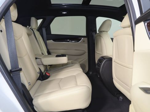 Used 2018 Cadillac XT5 Luxury w/ Driver Awareness Package FWD image 14