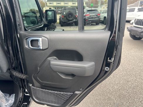 New 2026 Jeep Gladiator Sport image 12