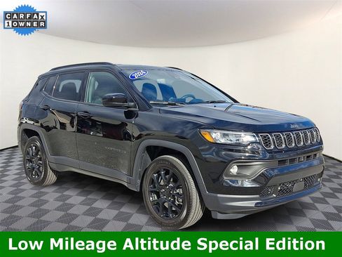 Used 2024 Jeep Compass Latitude w/ Convenience Group image 1