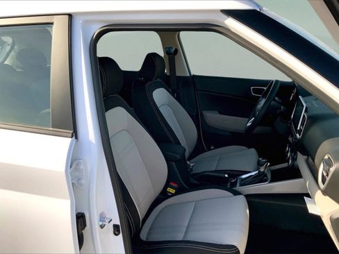 New 2025 Hyundai Venue SEL image 21