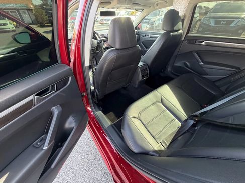 Used 2018 Volkswagen Passat 2.0T SE image 16