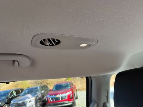 Used 2024 Chrysler Pacifica Touring-L image 22