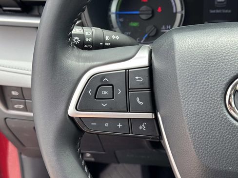 Used 2022 Toyota Highlander LE FWD image 25