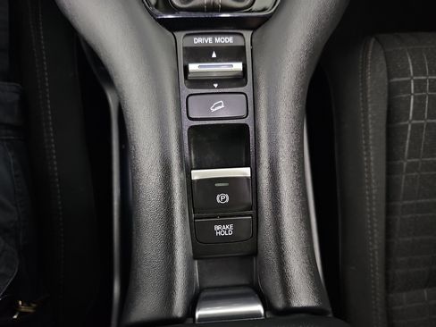 Certified 2024 Honda HR-V LX image 30
