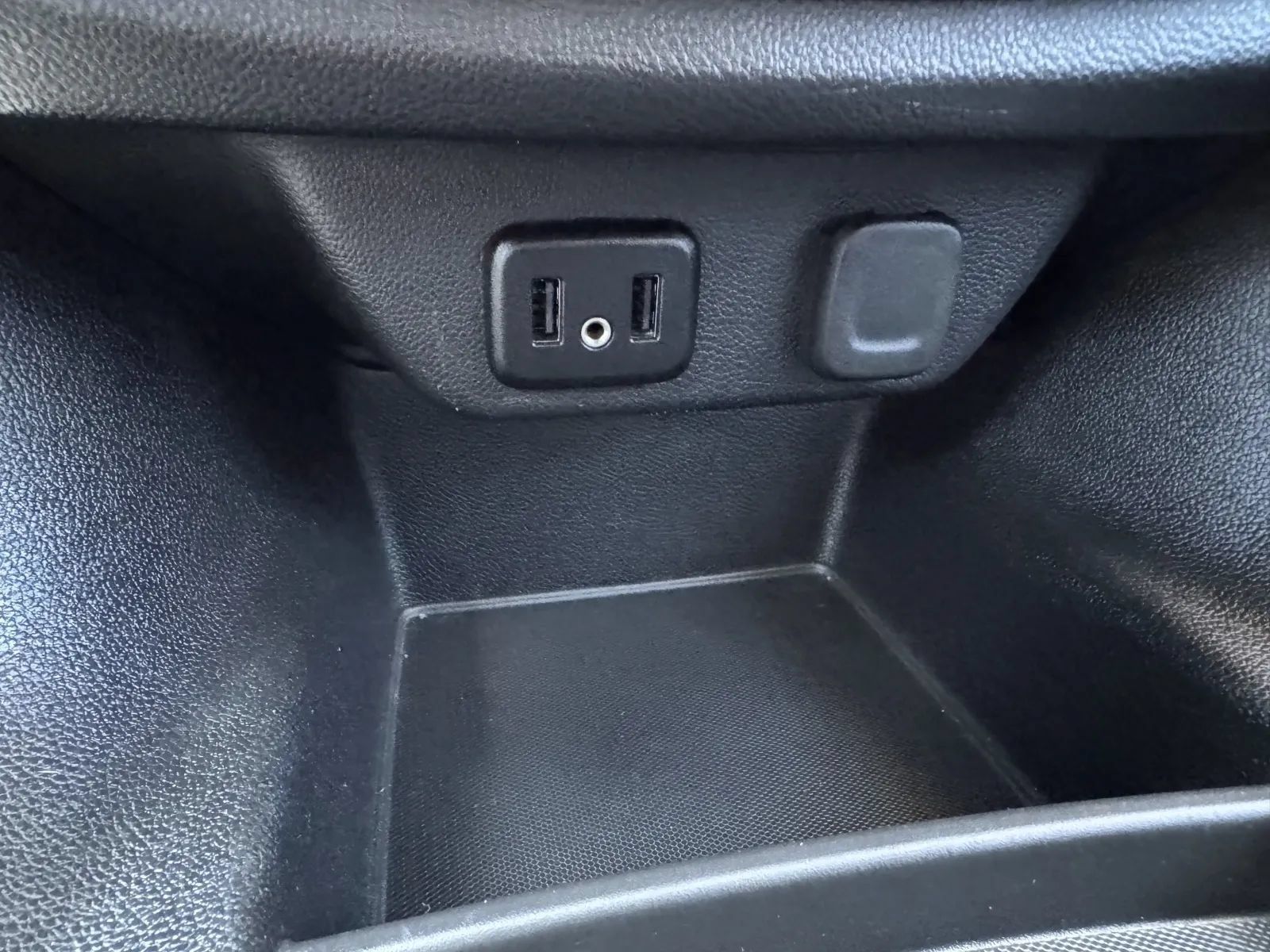 Used 2019 Chevrolet Traverse RS w/ LPO, 'HIT The Road' Package AWD/4WD image 31