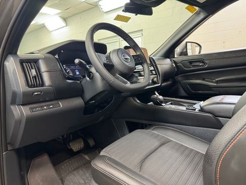 Used 2025 Nissan Pathfinder Rock Creek AWD/4WD image 12
