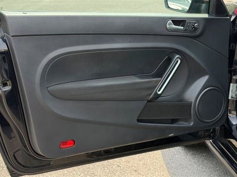 Used 2018 Volkswagen Beetle 2.0T FWD image 21