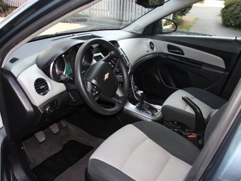 Used 2012 Chevrolet Cruze LS w/ Connectivity Package FWD image 5
