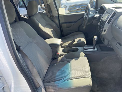 Used 2018 Nissan Frontier SV image 24