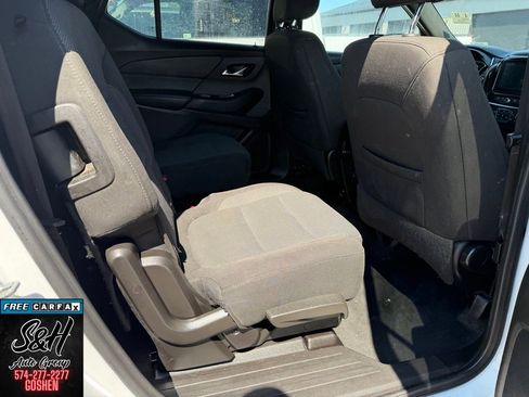 Used 2022 Chevrolet Traverse LT image 9