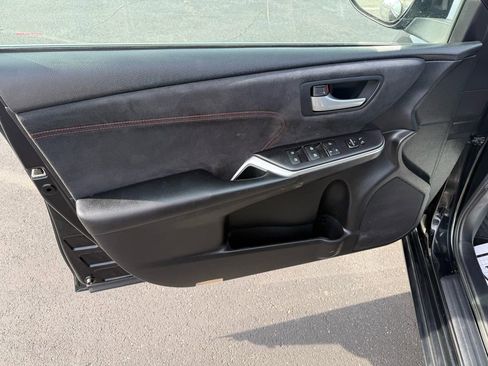 Used 2016 Toyota Camry XSE w/ Moonroof Package image 17