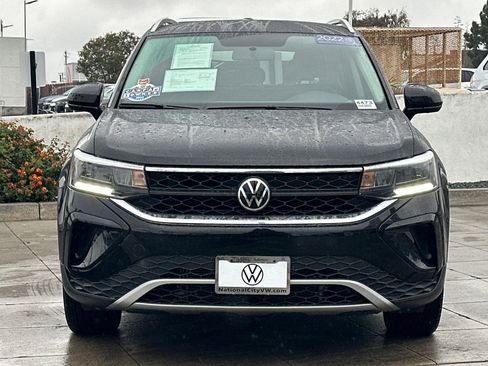 Certified 2022 Volkswagen Taos SE image 9