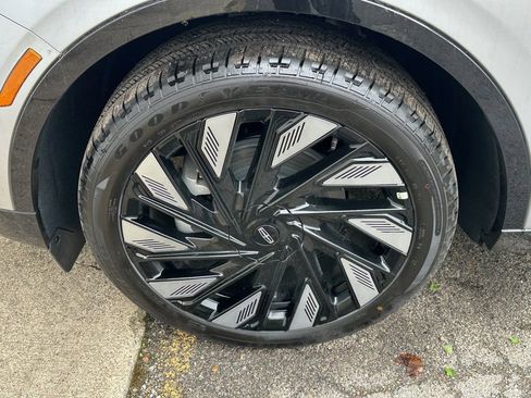 New 2026 Lincoln Nautilus Reserve w/ Jet Appearance Package AWD/4WD image 6