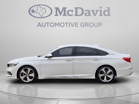 Used 2018 Honda Accord Touring image 2