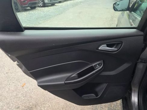Used 2014 Ford Focus SE FWD image 17