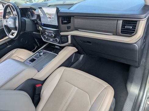 Used 2024 Ford Expedition Limited image 16