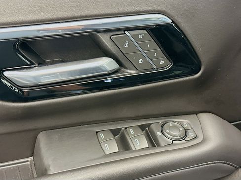 Used 2025 Chevrolet Suburban LT image 15