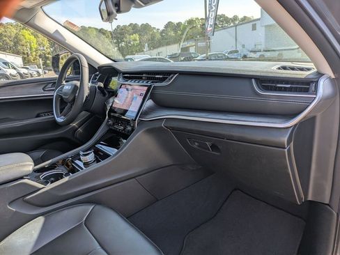 Used 2023 Jeep Grand Cherokee Limited AWD/4WD image 38