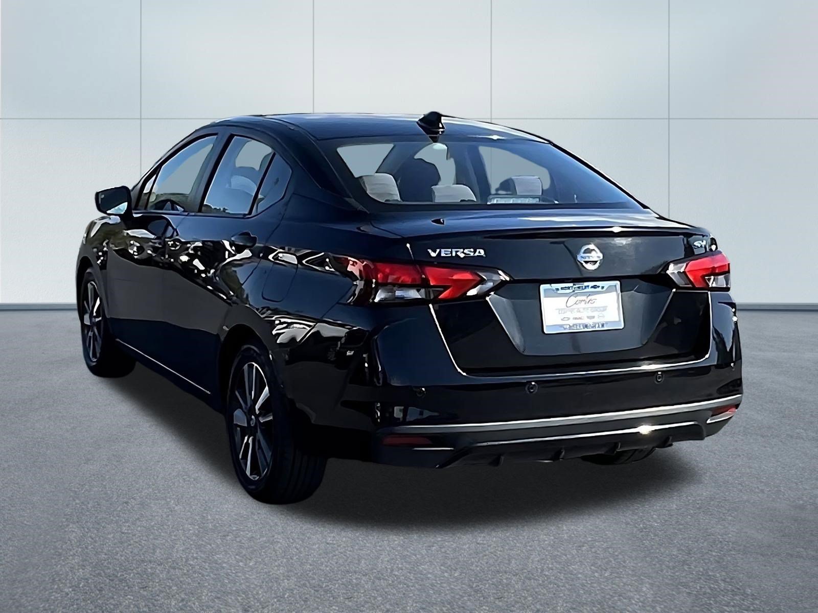 Used 2021 Nissan Versa SV FWD image 4