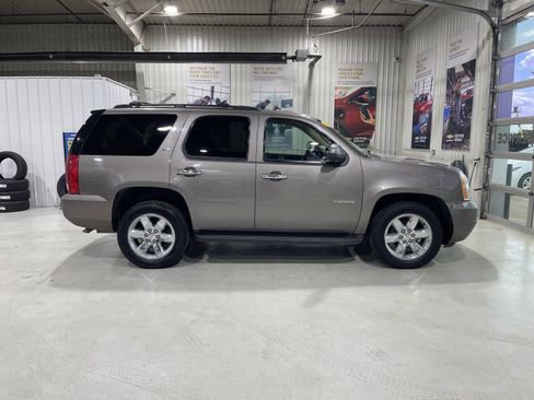 Used 2012 GMC Yukon SLT w/ SLT-2 Equipment Package AWD/4WD image 9