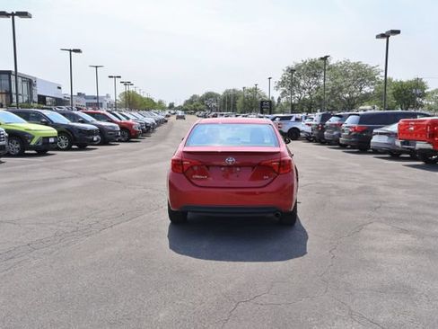 Used 2018 Toyota Corolla SE FWD image 6