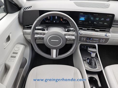 Used 2025 Hyundai Kona SEL AWD/4WD image 12