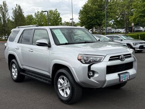 Used 2022 Toyota 4Runner SR5 Premium AWD/4WD image 3