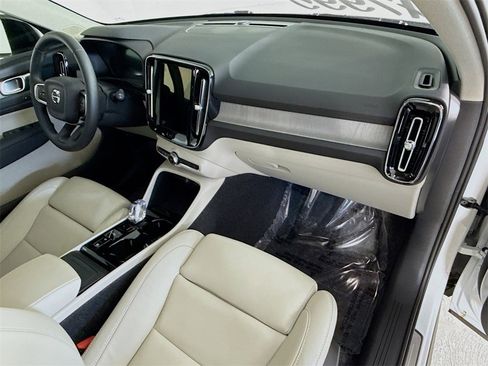 Certified 2026 Volvo XC40 B5 Plus w/ Protection Package Premier image 30