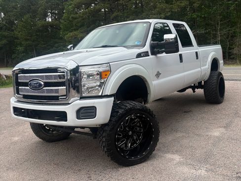 Used 2015 Ford F250 XL w/ Power Equipment Group AWD/4WD image 2