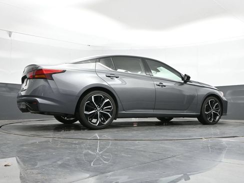 Used 2024 Nissan Altima 2.5 SR FWD image 41