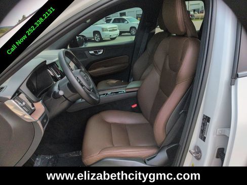 Used 2023 Volvo XC60 B5 Plus AWD/4WD image 17
