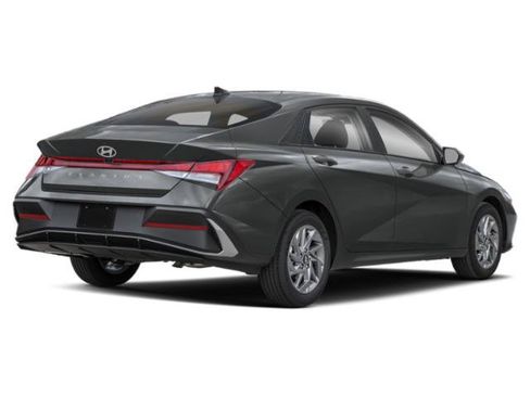 Used 2024 Hyundai Elantra SEL FWD image 2