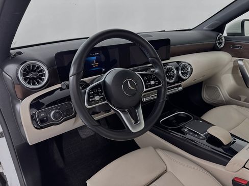 Used 2022 Mercedes-Benz A 220 4MATIC image 9