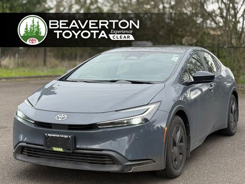 Used 2025 Toyota Prius LE image 1