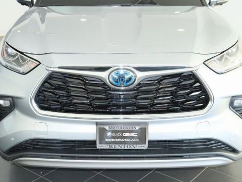 Used 2024 Toyota Highlander Platinum image 9