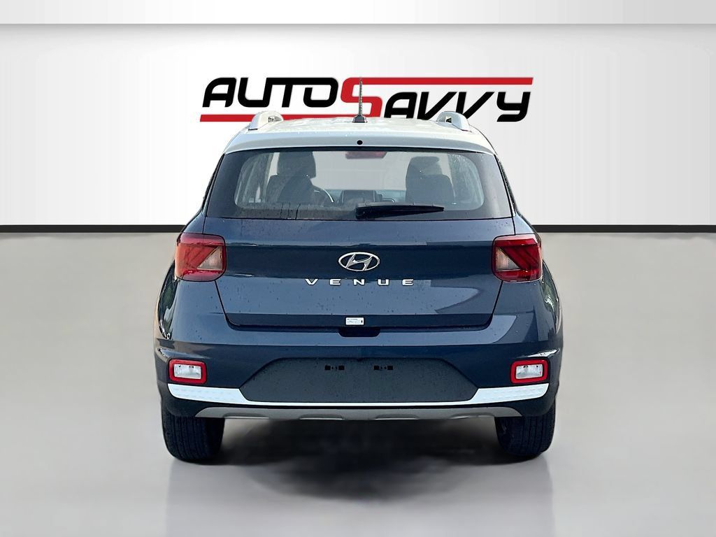 Used 2025 Hyundai Venue Limited FWD image 6