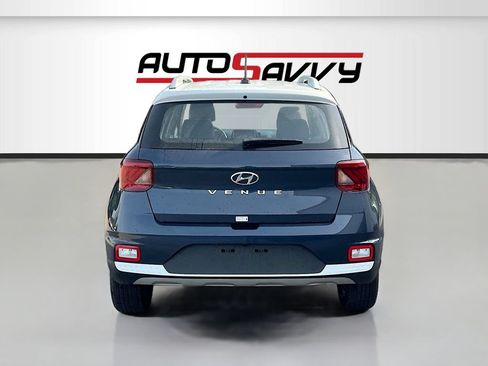 Used 2025 Hyundai Venue Limited FWD image 6