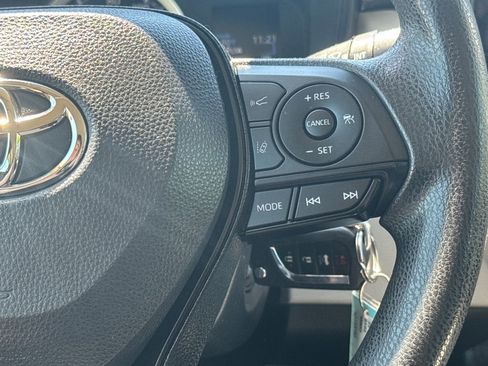 Used 2022 Toyota Corolla LE FWD image 19