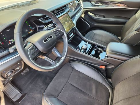 Used 2023 Jeep Grand Cherokee Trailhawk w/ Advanced Protech Group II AWD/4WD image 7