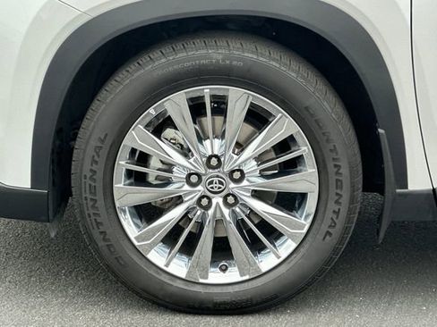 Certified 2024 Toyota Grand Highlander AWD image 32