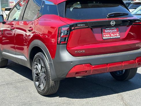 New 2026 Nissan Kicks SR w/ SR Premium Package FWD image 5