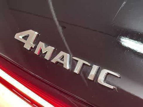 Used 2025 Mercedes-Benz GLC 300 4MATIC image 10
