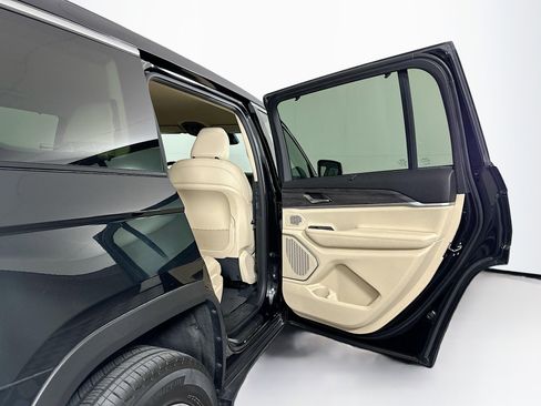 Used 2022 Jeep Grand Cherokee L Limited w/ Luxury Tech Group II image 32