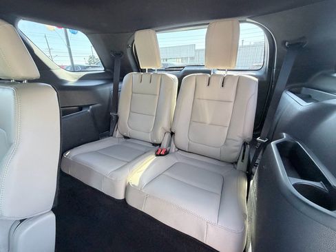Used 2018 Ford Explorer XLT w/ Equipment Group 202A FWD image 31