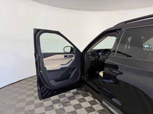 Used 2022 Ford Explorer XLT w/ Equipment Group 202A image 11