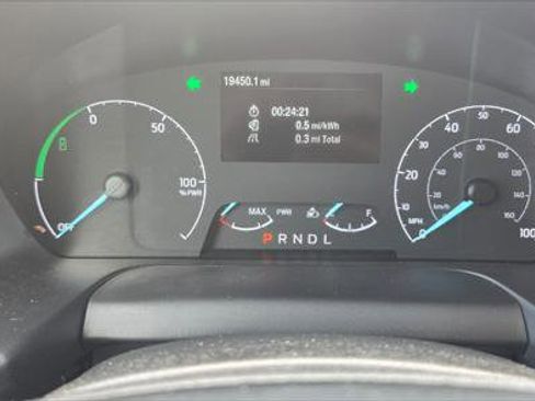 Used 2022 Ford E-Transit Medium Roof image 19